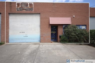 19 Cooper Court Cranbourne VIC 3977 - Image 2