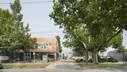 Click to view all images 3/77 Salmon Street Port Melbourne VIC 3207 - Image 1