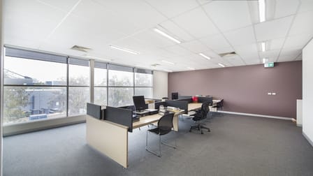 Click to view all images 3/77 Salmon Street Port Melbourne VIC 3207 - Image 2