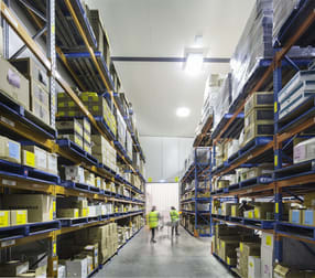 Click to view all images 3/77 Salmon Street Port Melbourne VIC 3207 - Image 3