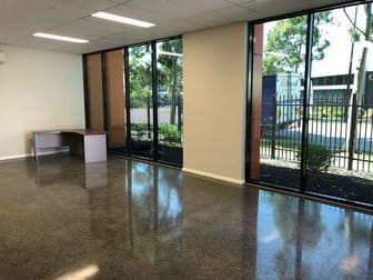 Click to view all images 2 Rawanne Close Pakenham VIC 3810 - Image 2