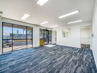 2/229 Junction Road Morningside QLD 4170 - Image 2