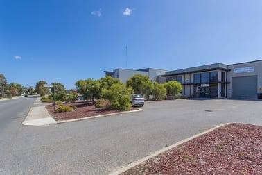 2/77 Discovery Drive Bibra Lake WA 6163 - Image 2