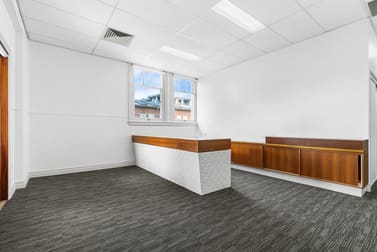 2/155 Bay Terrace Wynnum QLD 4178 - Image 2