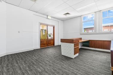 2/155 Bay Terrace Wynnum QLD 4178 - Image 3