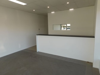 2/181 Bay Terrace Wynnum QLD 4178 - Image 3