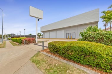 Huge Amount of Space/17-19 Queen Elizabeth Drive Berserker QLD 4701 - Image 2