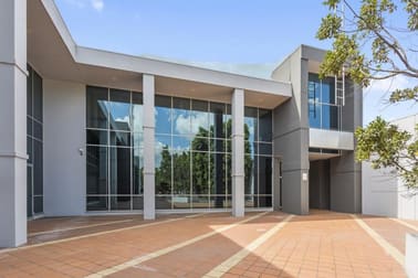 Unit 4/4-290 Salmon Street Port Melbourne VIC 3207 - Image 1
