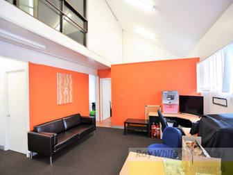 2/9-11 Carol Av. Springwood QLD 4127 - Image 2
