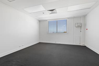 305/182 Bay Terrace Wynnum QLD 4178 - Image 1