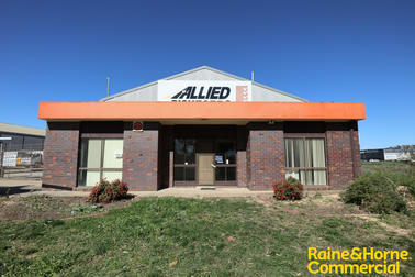 204 Hammond Avenue Wagga Wagga NSW 2650 - Image 2