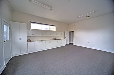 2/323 Main Street Bairnsdale VIC 3875 - Image 1