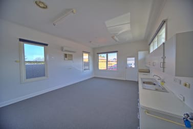 2/323 Main Street Bairnsdale VIC 3875 - Image 2