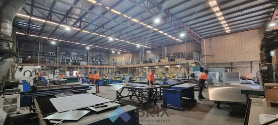 Click to view all images 2 Jayelem Crescent Padstow NSW 2211 - Image 2