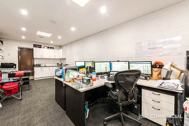 Click to view all images Rear/166 Hawthorn Road Caulfield North VIC 3161 - Image 2