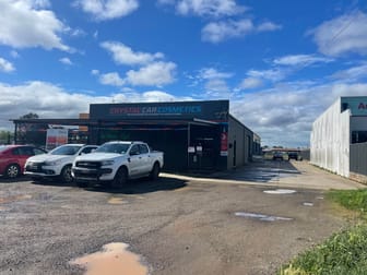 1/33 Russell Street Werribee VIC 3030 - Image 2