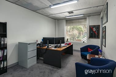 2/11 Beach Street Port Melbourne VIC 3207 - Image 3