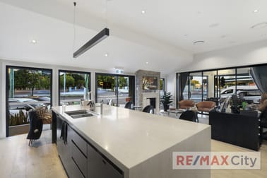 291 Shafston Avenue Kangaroo Point QLD 4169 - Image 2