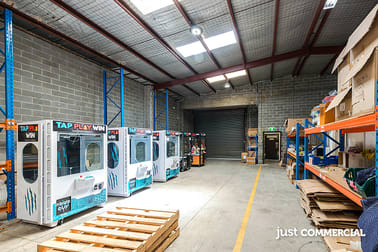 Click to view all images 14 Ardena Court Bentleigh East VIC 3165 - Image 2