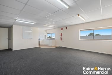 1/18 Huntington Street Clontarf QLD 4019 - Image 2