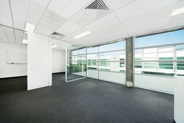 21/3 Westside Avenue Port Melbourne VIC 3207 - Image 3