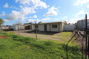 2/11 Bradpole Road Edinburgh North SA 5113 - Image 1