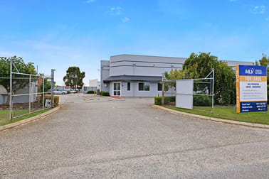 72A Irvine Drive Malaga WA 6090 - Image 3