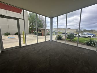 1/12 Akuna Dr Williamstown VIC 3016 - Image 2