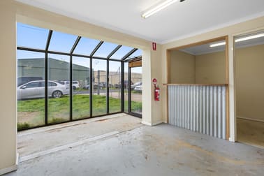 2/10 Newington Ave Rosebud VIC 3939 - Image 2