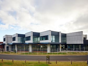 Click to view all images 2 Sadie Avenue Thornhill Park VIC 3335 - Image 3