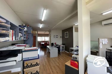 4&5/4 Blackburne Square Berwick VIC 3806 - Image 2
