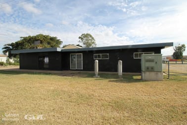37 Macaulay Road Emerald QLD 4720 - Image 2