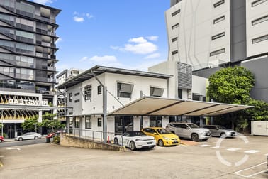2 / 76 Doggett Street Newstead QLD 4006 - Image 2
