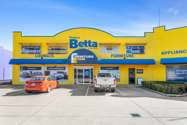 Upstairs/2/415 Yaamba Road Park Avenue QLD 4701 - Image 1