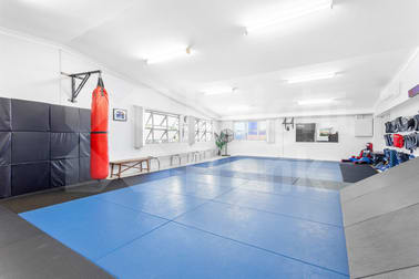 Upstairs/2/415 Yaamba Road Park Avenue QLD 4701 - Image 2