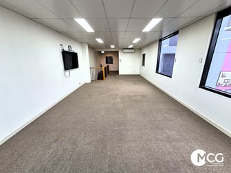 Click to view all images 17 Yellowbox Drive Craigieburn VIC 3064 - Image 3