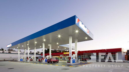 Shop 3/16 Frank Street Labrador QLD 4215 - Image 2