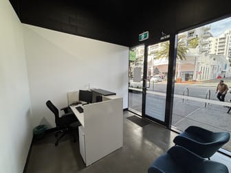 3/29 Queensland Avenue Broadbeach QLD 4218 - Image 2