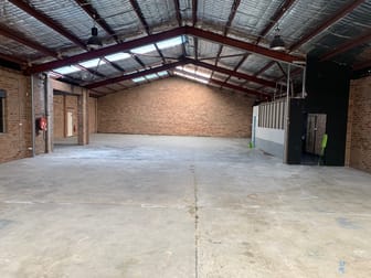Click to view all images 8 Durkin Place Peakhurst NSW 2210 - Image 2