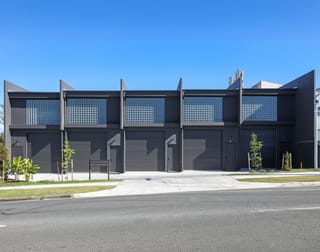 Click to view all images 2/5 Anne Street Southport QLD 4215 - Image 3