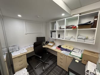 2/24-26 Queensland Avenue Broadbeach QLD 4218 - Image 2