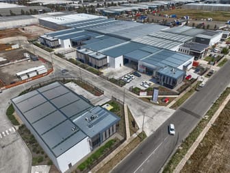 Click to view all images 1-17 Rosebride Place Truganina VIC 3029 - Image 3