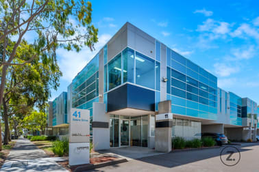 Click to view all images 11/41 Sabre Drive Port Melbourne VIC 3207 - Image 2