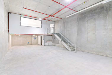 Click to view all images 12/2 The Crescent Kingsgrove NSW 2208 - Image 2