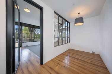 Click to view all images 1/31 Victoria Street Trentham VIC 3458 - Image 2