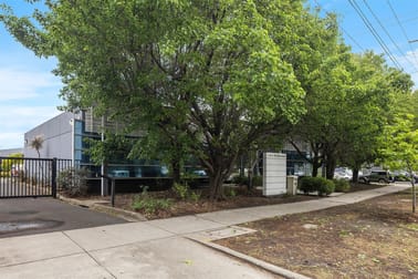 1/85 Salmon Street Port Melbourne VIC 3207 - Image 2