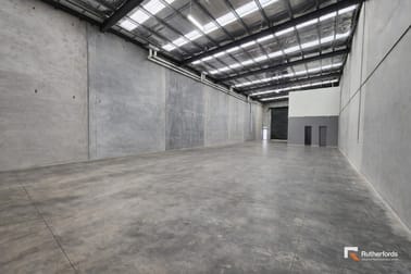 Click to view all images 2 & 3/118 Payne Road New Gisborne VIC 3438 - Image 3