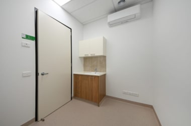 Click to view all images 371 Warrigal Road Burwood VIC 3125 - Image 2