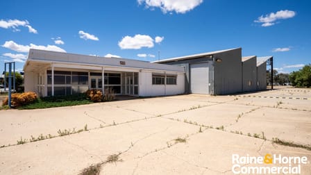 Click to view all images 252 Hammond Avenue Wagga Wagga NSW 2650 - Image 2