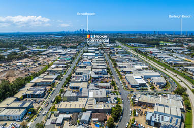 Click to view all images 2/27 Hutchinson Street Burleigh Heads QLD 4220 - Image 2